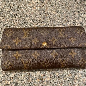 Authentic LV Sarah Wallet